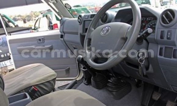 Buy Used Toyota Land Cruiser White Car in Beitbridge in Matabeleland South Buy Used Toyota Land Cruiser White Car in Beitbridge in Matabeleland South