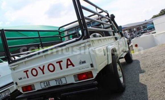 Buy Used Toyota Land Cruiser White Car in Beitbridge in Matabeleland South Buy Used Toyota Land Cruiser White Car in Beitbridge in Matabeleland South