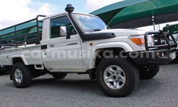 Buy Used Toyota Land Cruiser White Car in Beitbridge in Matabeleland South Buy Used Toyota Land Cruiser White Car in Beitbridge in Matabeleland South
