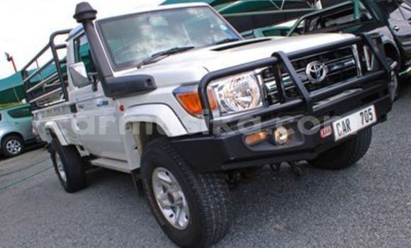 Buy Used Toyota Land Cruiser White Car in Beitbridge in Matabeleland South Buy Used Toyota Land Cruiser White Car in Beitbridge in Matabeleland South