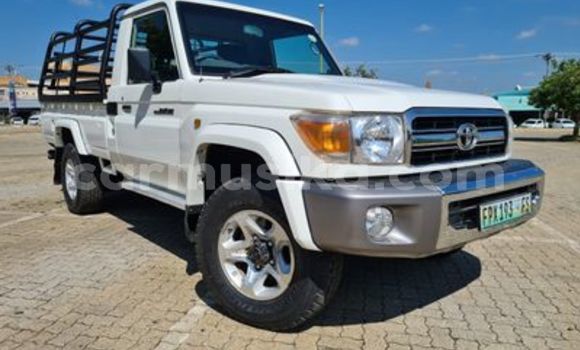 Nunua Ilio tumika Toyota Land Cruiser Nyeupe Gari ndani ya Beitbridge nchini Matabeleland Kusini