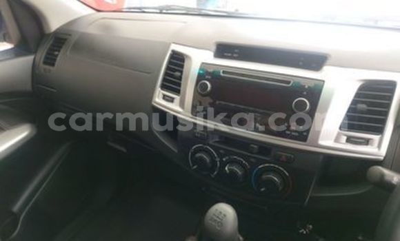 Buy Used Toyota Hilux White Car in Beitbridge in Matabeleland South Buy Used Toyota Hilux White Car in Beitbridge in Matabeleland South