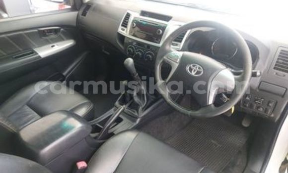 Buy Used Toyota Hilux White Car in Beitbridge in Matabeleland South Buy Used Toyota Hilux White Car in Beitbridge in Matabeleland South