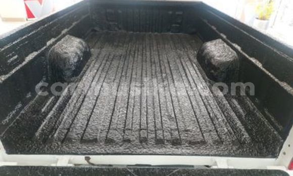 Buy Used Toyota Hilux White Car in Beitbridge in Matabeleland South Buy Used Toyota Hilux White Car in Beitbridge in Matabeleland South