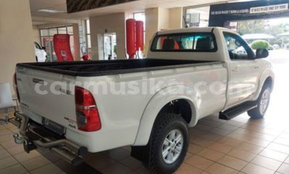 Buy Used Toyota Hilux White Car in Beitbridge in Matabeleland South Buy Used Toyota Hilux White Car in Beitbridge in Matabeleland South