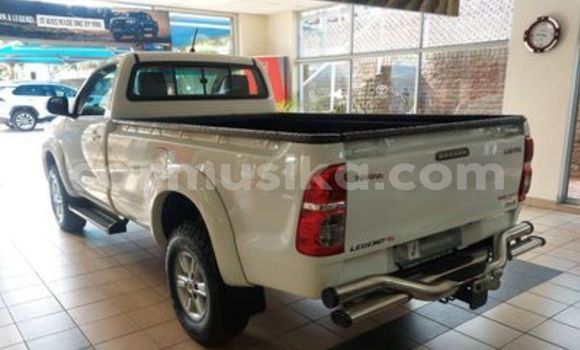 Buy Used Toyota Hilux White Car in Beitbridge in Matabeleland South Buy Used Toyota Hilux White Car in Beitbridge in Matabeleland South