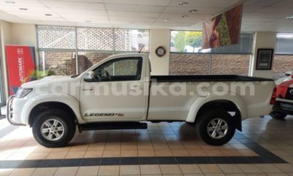 Buy Used Toyota Hilux White Car in Beitbridge in Matabeleland South Buy Used Toyota Hilux White Car in Beitbridge in Matabeleland South