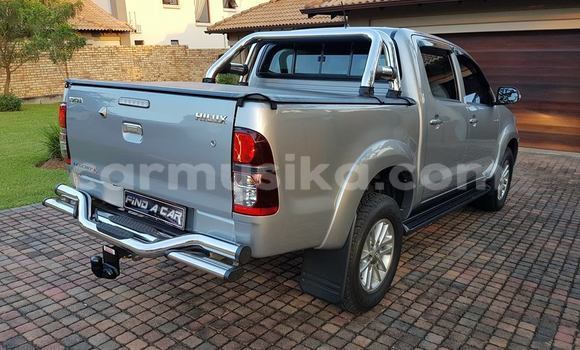 Tenga Tsaru Toyota Hilux Zvimwe Mota in Beitbridge in Matabeleland South Tenga Tsaru Toyota Hilux Zvimwe Mota in Beitbridge in Matabeleland South
