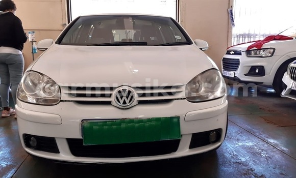 Buy Used Volkswagen Golf White Car in Beitbridge in Matabeleland South