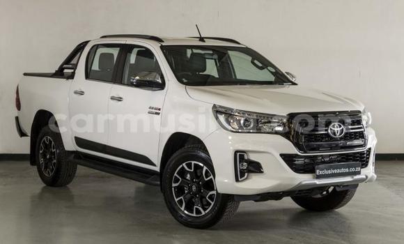 Buy Used Toyota Hilux White Car in Beitbridge in Matabeleland South