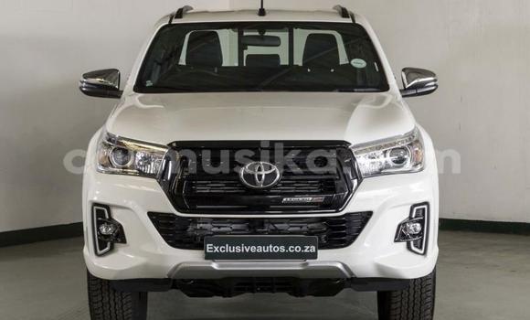 Buy Used Toyota Hilux White Car in Beitbridge in Matabeleland South Buy Used Toyota Hilux White Car in Beitbridge in Matabeleland South
