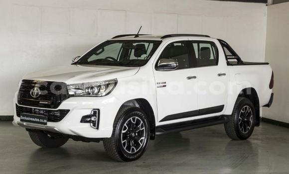 Buy Used Toyota Hilux White Car in Beitbridge in Matabeleland South Buy Used Toyota Hilux White Car in Beitbridge in Matabeleland South