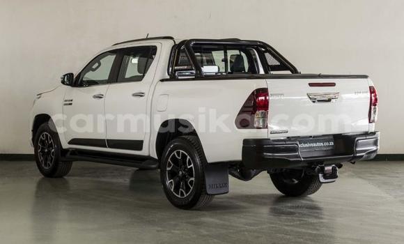 Buy Used Toyota Hilux White Car in Beitbridge in Matabeleland South Buy Used Toyota Hilux White Car in Beitbridge in Matabeleland South