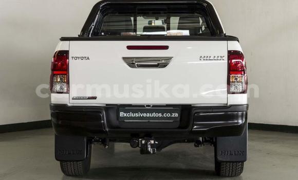 Buy Used Toyota Hilux White Car in Beitbridge in Matabeleland South Buy Used Toyota Hilux White Car in Beitbridge in Matabeleland South