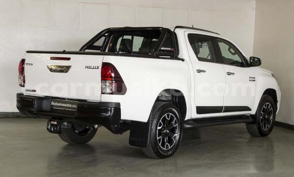 Buy Used Toyota Hilux White Car in Beitbridge in Matabeleland South Buy Used Toyota Hilux White Car in Beitbridge in Matabeleland South