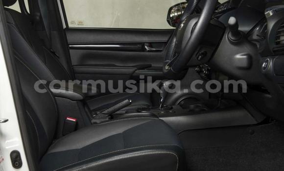 Buy Used Toyota Hilux White Car in Beitbridge in Matabeleland South Buy Used Toyota Hilux White Car in Beitbridge in Matabeleland South