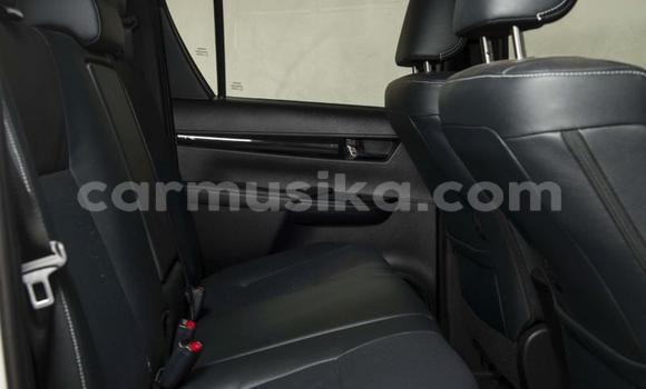 Buy Used Toyota Hilux White Car in Beitbridge in Matabeleland South Buy Used Toyota Hilux White Car in Beitbridge in Matabeleland South