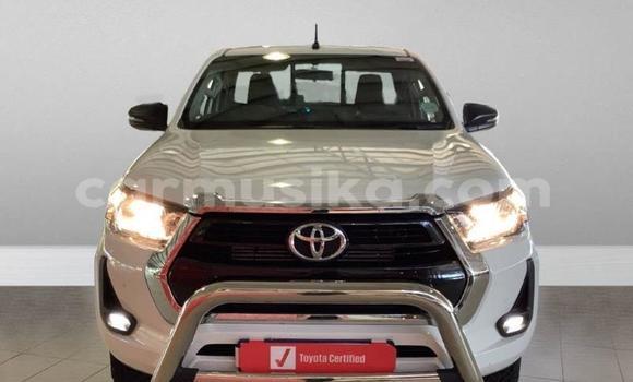 Buy Used Toyota Hilux White Car in Beitbridge in Matabeleland South Buy Used Toyota Hilux White Car in Beitbridge in Matabeleland South
