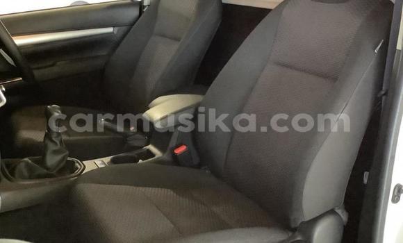 Buy Used Toyota Hilux White Car in Beitbridge in Matabeleland South Buy Used Toyota Hilux White Car in Beitbridge in Matabeleland South