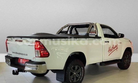 Buy Used Toyota Hilux White Car in Beitbridge in Matabeleland South Buy Used Toyota Hilux White Car in Beitbridge in Matabeleland South