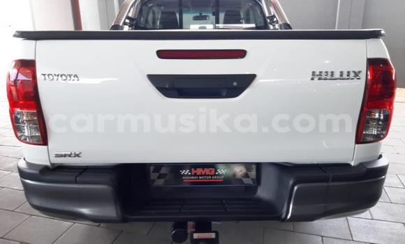 Buy Used Toyota Hilux White Car in Beitbridge in Matabeleland South