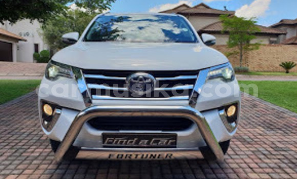 Acheter Occasion Voiture Toyota Fortuner Blanc à Beitbridge, Matabeleland South Acheter Occasion Voiture Toyota Fortuner Blanc à Beitbridge, Matabeleland South