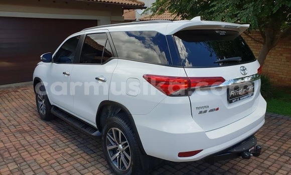 Acheter Occasion Voiture Toyota Fortuner Blanc à Beitbridge, Matabeleland South Acheter Occasion Voiture Toyota Fortuner Blanc à Beitbridge, Matabeleland South