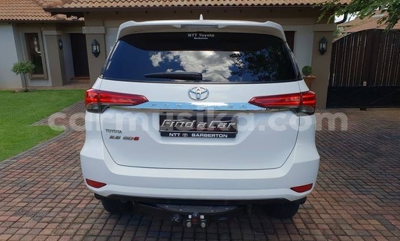 Acheter Occasion Voiture Toyota Fortuner Blanc à Beitbridge, Matabeleland South Acheter Occasion Voiture Toyota Fortuner Blanc à Beitbridge, Matabeleland South