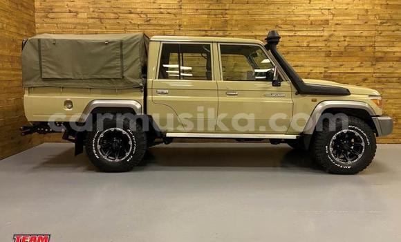 Nunua Ilio tumika Toyota Land Cruiser Beige Gari ndani ya Beitbridge nchini Matabeleland Kusini Nunua Ilio tumika Toyota Land Cruiser Beige Gari ndani ya Beitbridge nchini Matabeleland Kusini