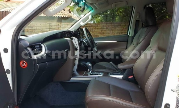 Acheter Occasion Voiture Toyota Fortuner Blanc à Beitbridge, Matabeleland South Acheter Occasion Voiture Toyota Fortuner Blanc à Beitbridge, Matabeleland South