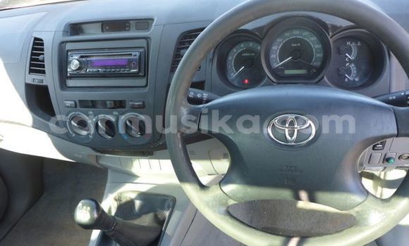 Buy Used Toyota Hilux White Car in Beitbridge in Matabeleland South Buy Used Toyota Hilux White Car in Beitbridge in Matabeleland South