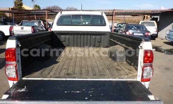 Buy Used Toyota Hilux White Car in Beitbridge in Matabeleland South Buy Used Toyota Hilux White Car in Beitbridge in Matabeleland South