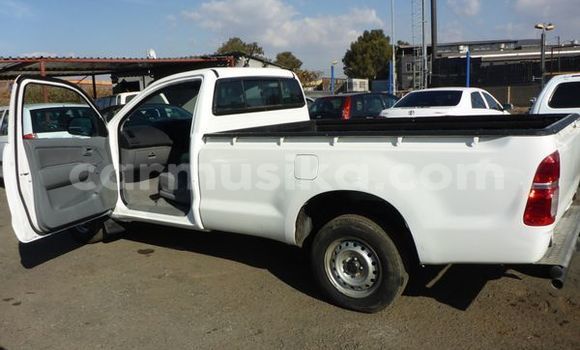 Buy Used Toyota Hilux White Car in Beitbridge in Matabeleland South Buy Used Toyota Hilux White Car in Beitbridge in Matabeleland South