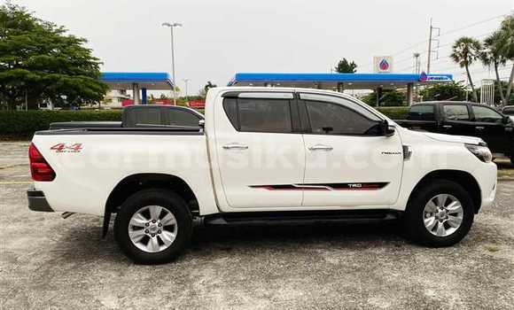 Buy Used Toyota Hilux White Car in Beitbridge in Matabeleland South Buy Used Toyota Hilux White Car in Beitbridge in Matabeleland South