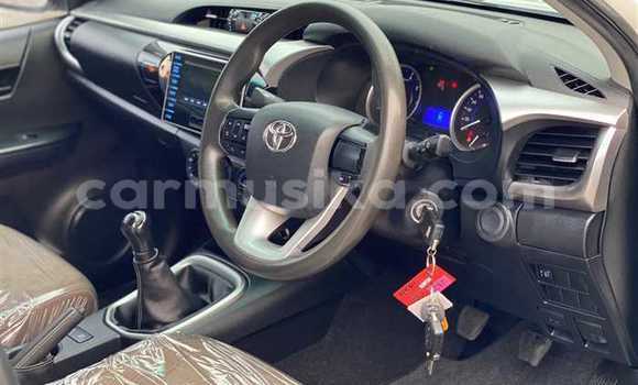 Buy Used Toyota Hilux White Car in Beitbridge in Matabeleland South Buy Used Toyota Hilux White Car in Beitbridge in Matabeleland South