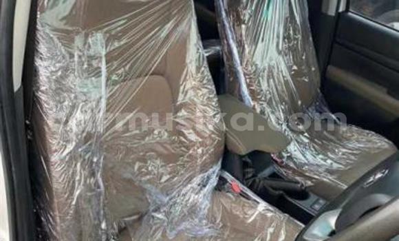 Buy Used Toyota Hilux White Car in Beitbridge in Matabeleland South Buy Used Toyota Hilux White Car in Beitbridge in Matabeleland South