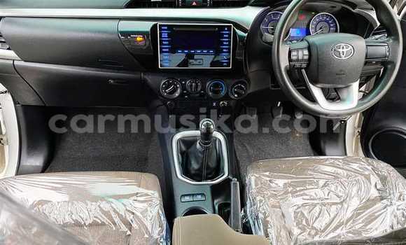 Buy Used Toyota Hilux White Car in Beitbridge in Matabeleland South Buy Used Toyota Hilux White Car in Beitbridge in Matabeleland South