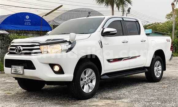 Buy Used Toyota Hilux White Car in Beitbridge in Matabeleland South Buy Used Toyota Hilux White Car in Beitbridge in Matabeleland South