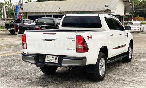 Buy Used Toyota Hilux White Car in Beitbridge in Matabeleland South Buy Used Toyota Hilux White Car in Beitbridge in Matabeleland South