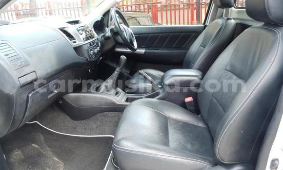 Acheter Occasion Voiture Toyota Hilux Blanc à Beitbridge, Matabeleland South Acheter Occasion Voiture Toyota Hilux Blanc à Beitbridge, Matabeleland South