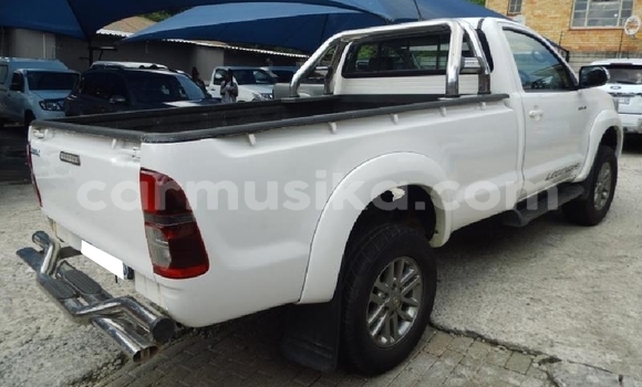 Acheter Occasion Voiture Toyota Hilux Blanc à Beitbridge, Matabeleland South Acheter Occasion Voiture Toyota Hilux Blanc à Beitbridge, Matabeleland South