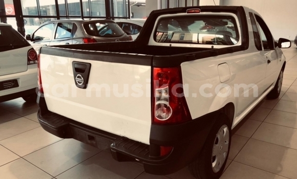 Buy Used Nissan NV200 White Car in Beitbridge in Matabeleland South Buy Used Nissan NV200 White Car in Beitbridge in Matabeleland South