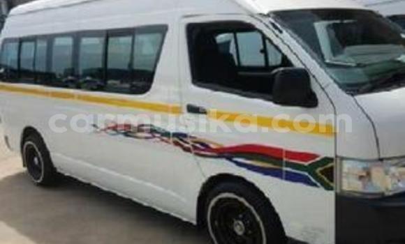 Buy Used Toyota Hiace White Car in Beitbridge in Matabeleland South
