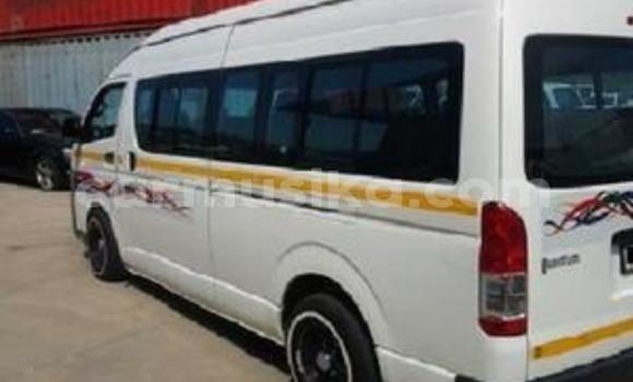 Buy Used Toyota Hiace White Car in Beitbridge in Matabeleland South Buy Used Toyota Hiace White Car in Beitbridge in Matabeleland South