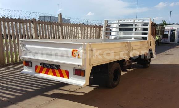 Acheter Occasion Utilitaire Isuzu Elf Blanc à Beitbridge, Matabeleland South Acheter Occasion Utilitaire Isuzu Elf Blanc à Beitbridge, Matabeleland South