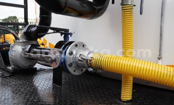 Nunua Ilio tumika Isuzu FTR 850 Nyeupe Lori ndani ya Borrowdale nchini Harare Nunua Ilio tumika Isuzu FTR 850 Nyeupe Lori ndani ya Borrowdale nchini Harare