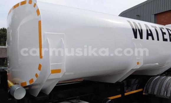 Nunua Ilio tumika Isuzu FTR 850 Nyeupe Lori ndani ya Borrowdale nchini Harare Nunua Ilio tumika Isuzu FTR 850 Nyeupe Lori ndani ya Borrowdale nchini Harare