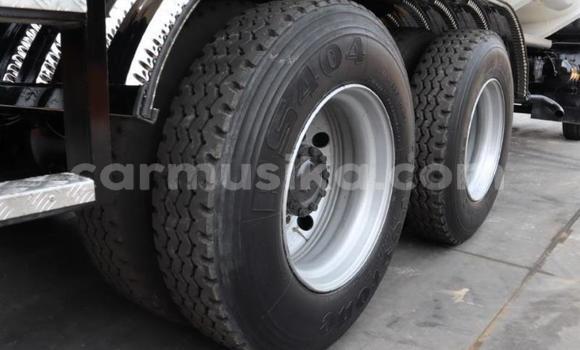 Nunua Ilio tumika Isuzu FTR 850 Nyeupe Lori ndani ya Borrowdale nchini Harare Nunua Ilio tumika Isuzu FTR 850 Nyeupe Lori ndani ya Borrowdale nchini Harare