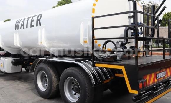 Nunua Ilio tumika Isuzu FTR 850 Nyeupe Lori ndani ya Borrowdale nchini Harare Nunua Ilio tumika Isuzu FTR 850 Nyeupe Lori ndani ya Borrowdale nchini Harare