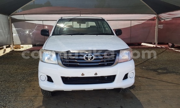 Tenga Tsaru Toyota Hilux Chena Mota in Beitbridge in Matabeleland South